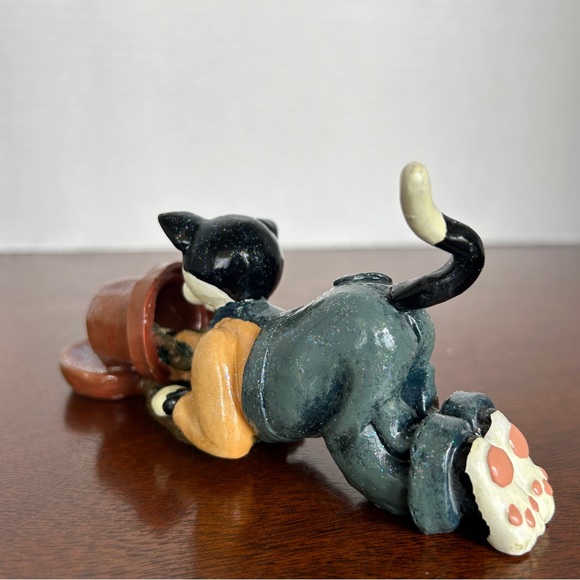 Cat digging in Flower Pot  Donna Little Kitt'in Littles by Enesco Figurine 1998 - Picture 5 of 11